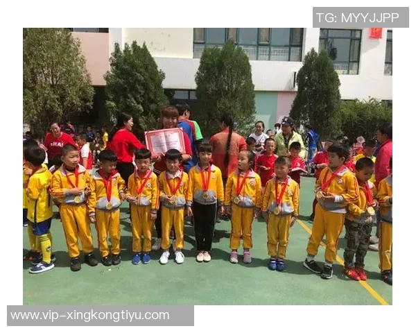 拜仁欧冠海报发布奥利塞比朔夫尤尔曼亮相展现球队风采