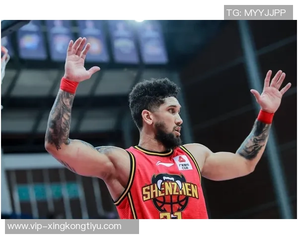 布克上半场表现挣扎12投5中仅得14分5篮板罚球命中率低迷