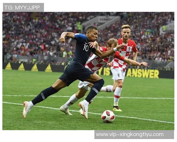 姆巴佩接过法国10号球衣责任普拉蒂尼称其理解重要性