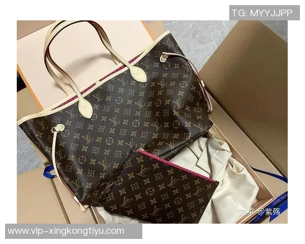 科曼告别拜仁送前队友奢华LV包包引发热议